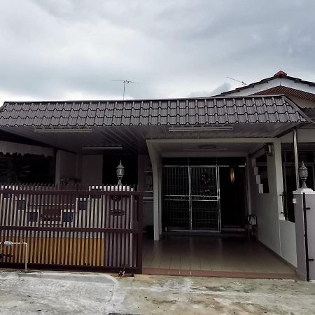 Bagan Terrace House Near To Sunway Carnival Mall, Seberang Jaya Butterworth Buitenkant foto